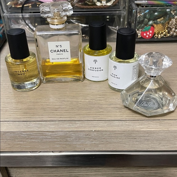 CHANEL N°5 and Assorted Fragrances Collection - Picture 1 of 8